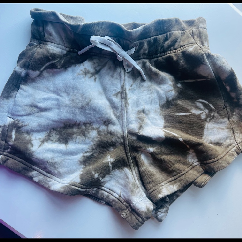 COPY - Lululemon Inner Glow Shorts